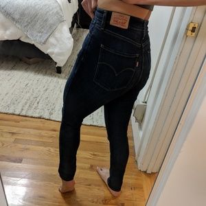 Levi's 721 High Rise Skinny in Dark Wash